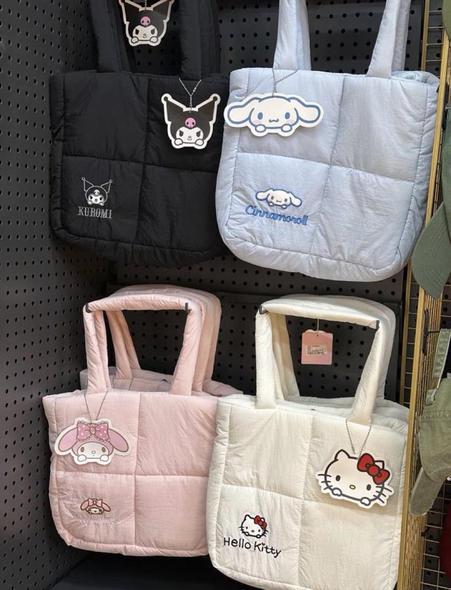 calypsours's tweet image. PSA‼️‼️ temen aku lg open jastip dari china est 15 july!!! banyak barang yg lain tapi aku emg req kuromi thingy hehe, kalau kalian mauuu ikut pesen atau req bisa cek ignya temenku😋🫶 instagram.com/titipkenayla?i…