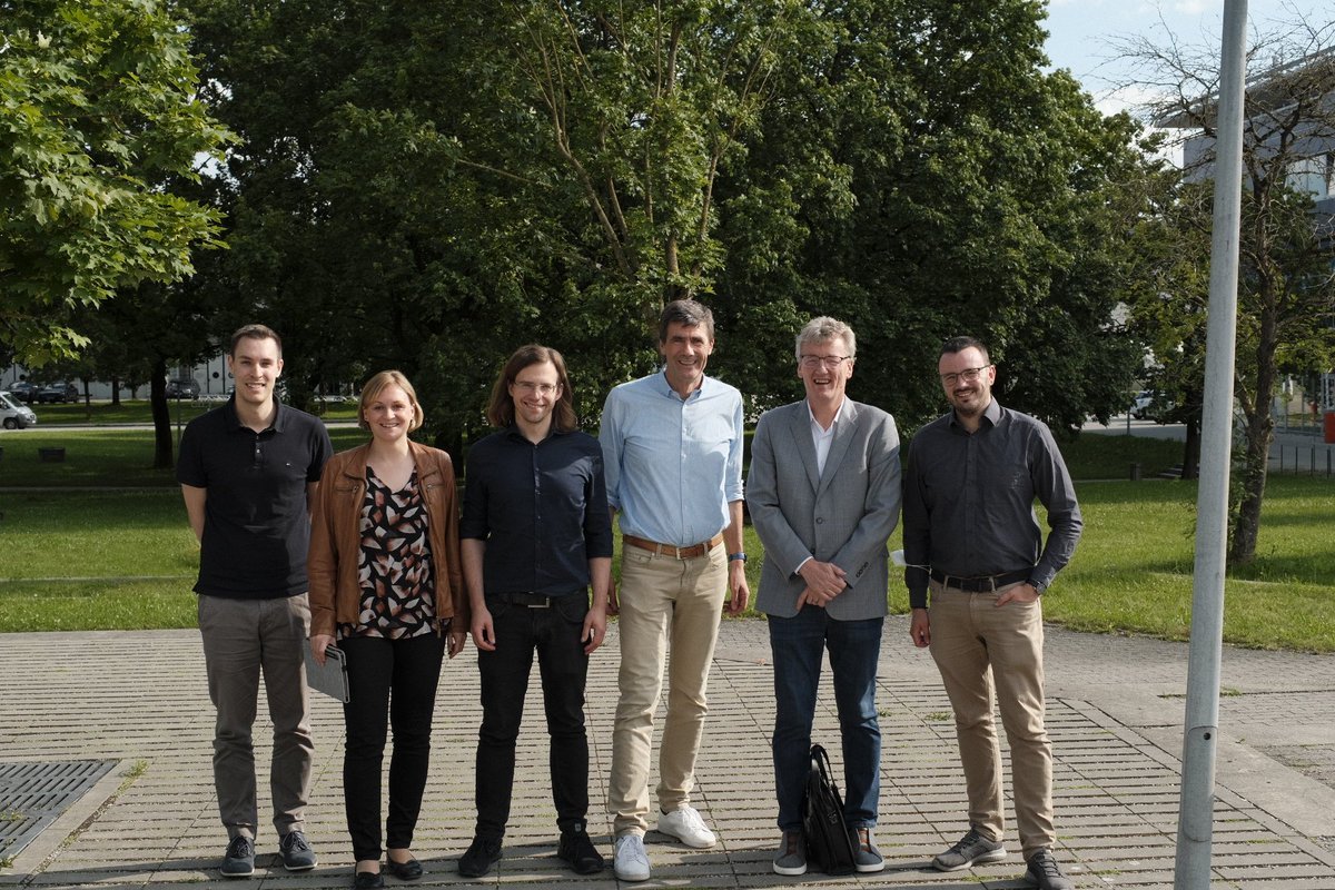 Yesterday we had the pleasure of welcoming Nobel Prize winner David MacMillan for the CRC 325 lecture series at TUM. A large audience took the opportunity to learn more about "Germany vs. Scotland, and Photoredox Reactions". Thank you very much for your visit.