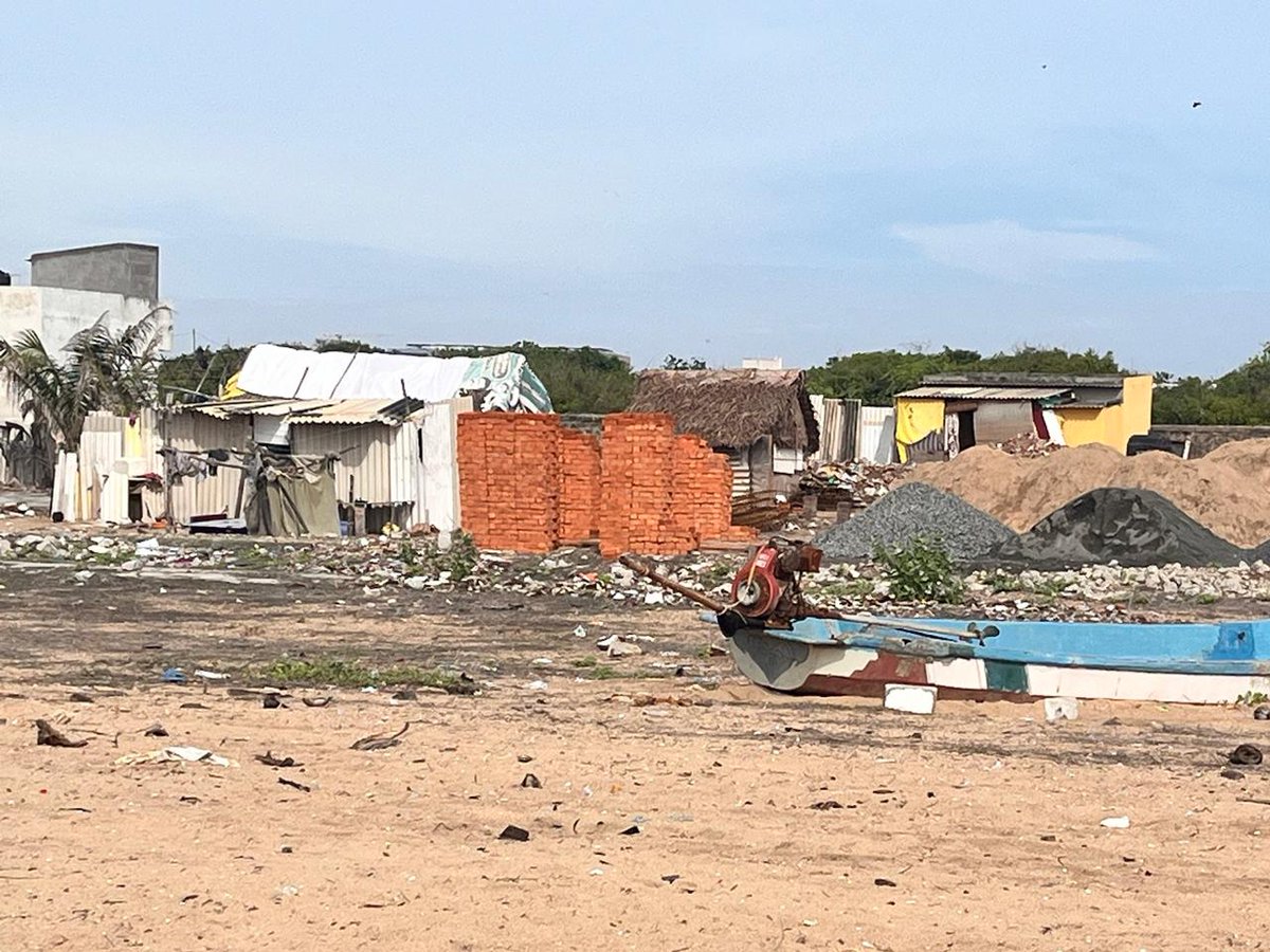 padmajaJ_'s tweet image. Beach robbery in broad daylight! 🏖️ Chennai&apos;s shores near Kalakshetra Colony, Besant Nagar are under siege as encroachers build pukka houses and sink borewells right on the sand, just 30-40m from the sea. Earthmovers in action, bricks unloaded, and authorities &quot;shocked&quot; but…