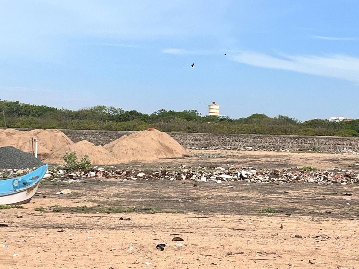 padmajaJ_'s tweet image. Beach robbery in broad daylight! 🏖️ Chennai&apos;s shores near Kalakshetra Colony, Besant Nagar are under siege as encroachers build pukka houses and sink borewells right on the sand, just 30-40m from the sea. Earthmovers in action, bricks unloaded, and authorities &quot;shocked&quot; but…