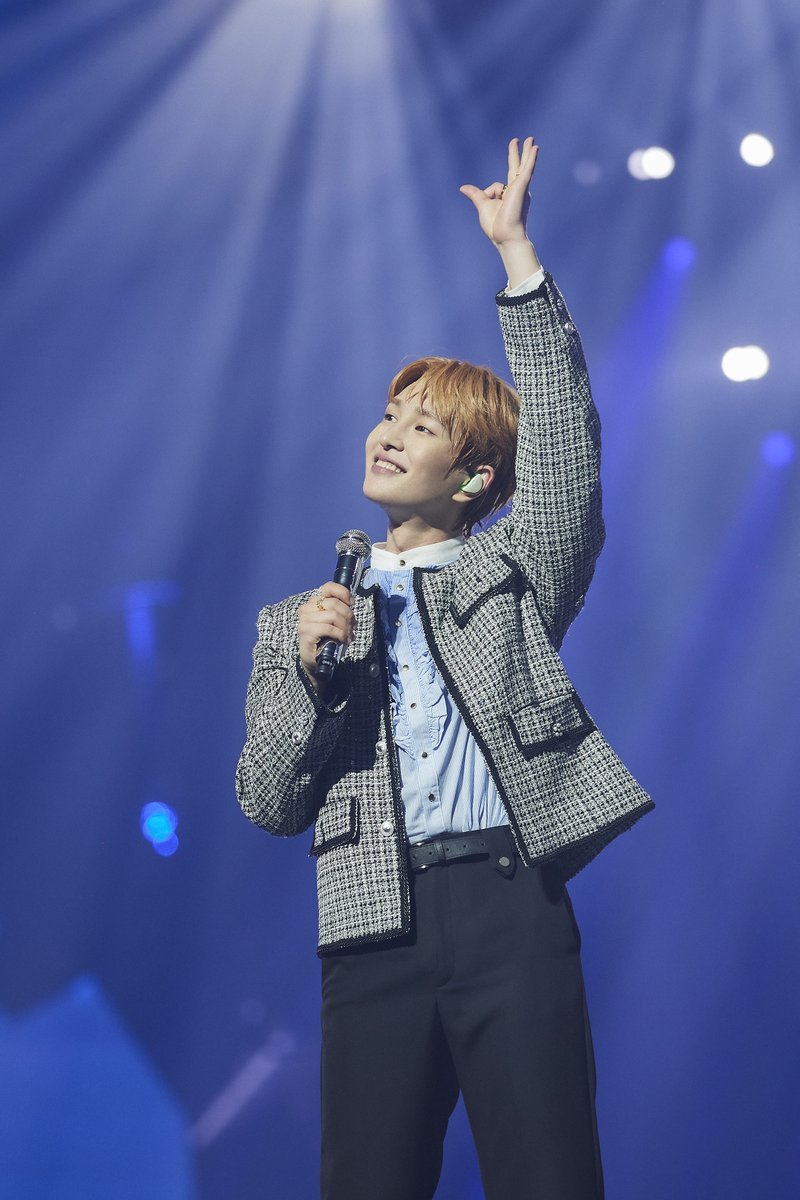 SHINee's tweet photo. SHINee WORLD Ⅵ [PERFECT ILLUMINATION : SHINee‘S BACK] Still Cut 📸

#SHINee #샤이니 #ONEW #온유
#SHINeeWORLD_VI
#PERFECT_ILLUMINATION_SHINeeS_BACK
#퍼펙트_일루미네이션_샤이니즈백 https://t.co/UyC7FnRzha