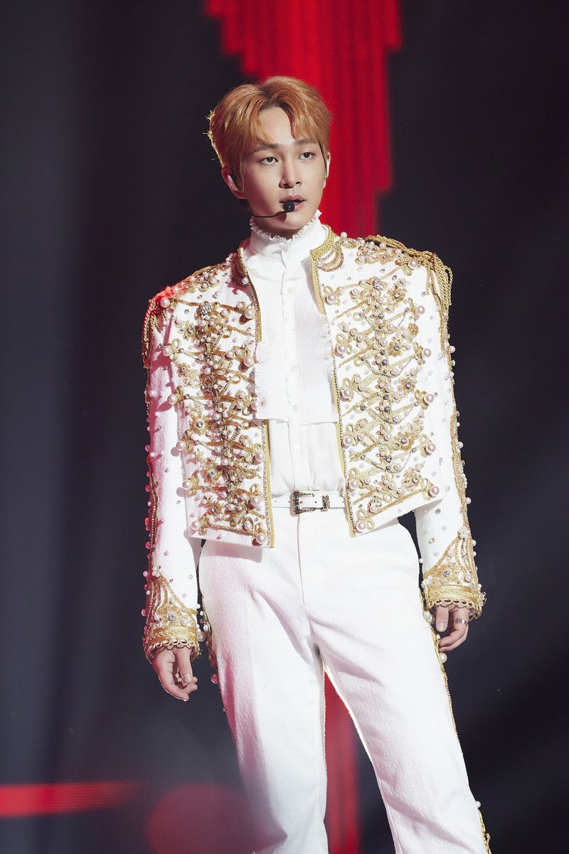 SHINee WORLD Ⅵ [PERFECT ILLUMINATION : SHINee‘S BACK] Still Cut 📸

#SHINee #샤이니 #ONEW #온유
#SHINeeWORLD_VI
#PERFECT_ILLUMINATION_SHINeeS_BACK
#퍼펙트_일루미네이션_샤이니즈백