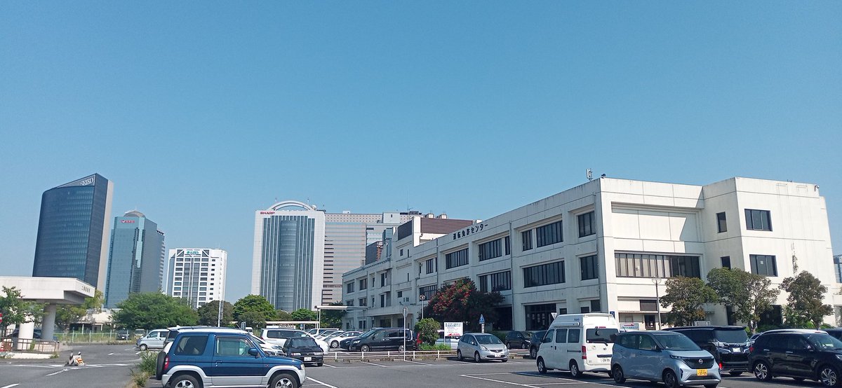 ooshima_office's tweet photo. 運転免許の更新にきました！次は5年後ですが無事故無違反を目指します🙇
#運転免許センター
#免許更新
#千葉県 https://t.co/Mr10DcBqB6