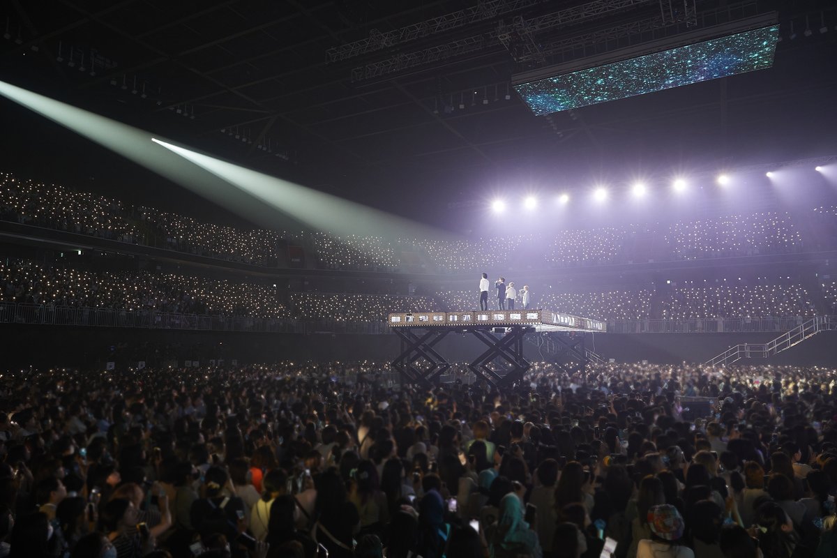 SHINee's tweet photo. SHINee WORLD Ⅵ [PERFECT ILLUMINATION : SHINee‘S BACK] Still Cut 📸

#SHINee #샤이니
#SHINeeWORLD_VI
#PERFECT_ILLUMINATION_SHINeeS_BACK
#퍼펙트_일루미네이션_샤이니즈백 https://t.co/UWRbdiLmPf