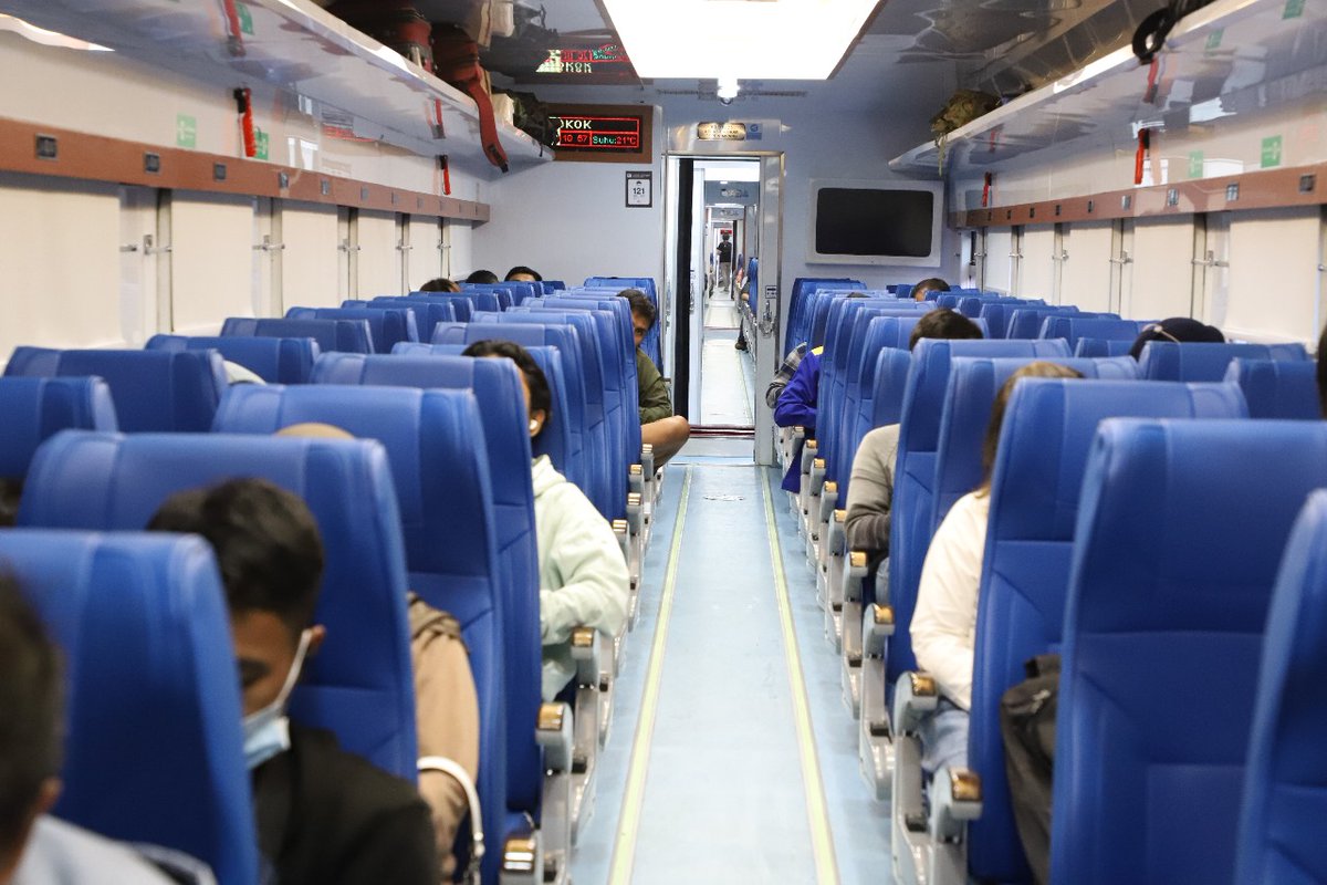 keretaapikita's tweet photo. Semakin Nyaman, Kereta Ekonomi New Generation Versi Modifikasi Akan Digunakan pada KA Blambangan Ekspres dan KA Banyubiru

Selengkapnya: https://t.co/97fxCGfHbo https://t.co/i6vE5BQdyp
