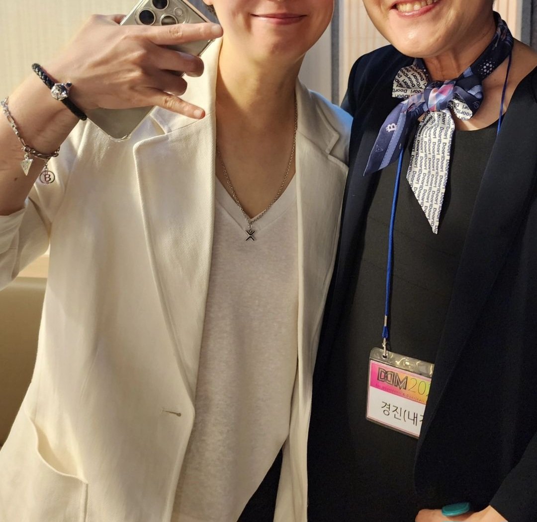 DooriAniJewelry's tweet photo. doorianistyle #DooRiANi #bracelet #scarf
Beautiful women
#Decacon #Shiba #Tron #Xrp #Bitcoin #Doorinati
The world's unparalleled, strongest #billionaire community https://t.co/99REkVS4XH