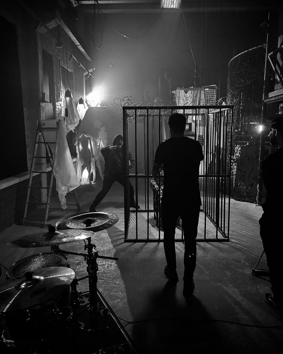 CircularWaveJP's tweet image. 「HALF MEをフィーチャリングした『ONE BY ONE』の撮影舞台裏の様子

8月9日にリリースされる新アルバムをプレオーダーして、この強烈な曲を体験してみてくれ。

リンク: de.circularwave.spkr.media/index.php?cl=s…」
- NEVER BACK DOWN

#メタル #メタルコア #ハードコア #海外バンド