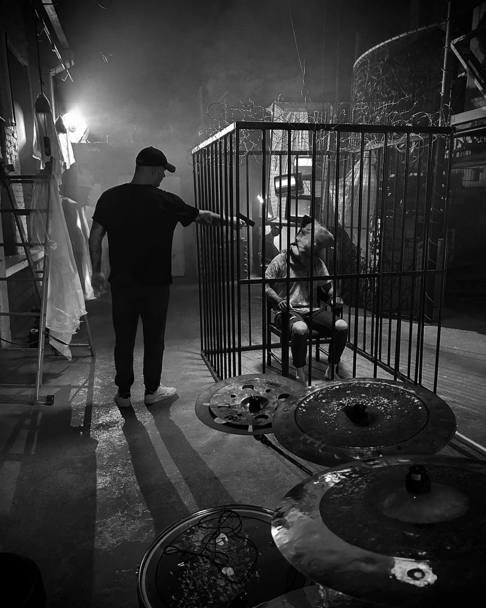 CircularWaveJP's tweet image. 「HALF MEをフィーチャリングした『ONE BY ONE』の撮影舞台裏の様子

8月9日にリリースされる新アルバムをプレオーダーして、この強烈な曲を体験してみてくれ。

リンク: de.circularwave.spkr.media/index.php?cl=s…」
- NEVER BACK DOWN

#メタル #メタルコア #ハードコア #海外バンド