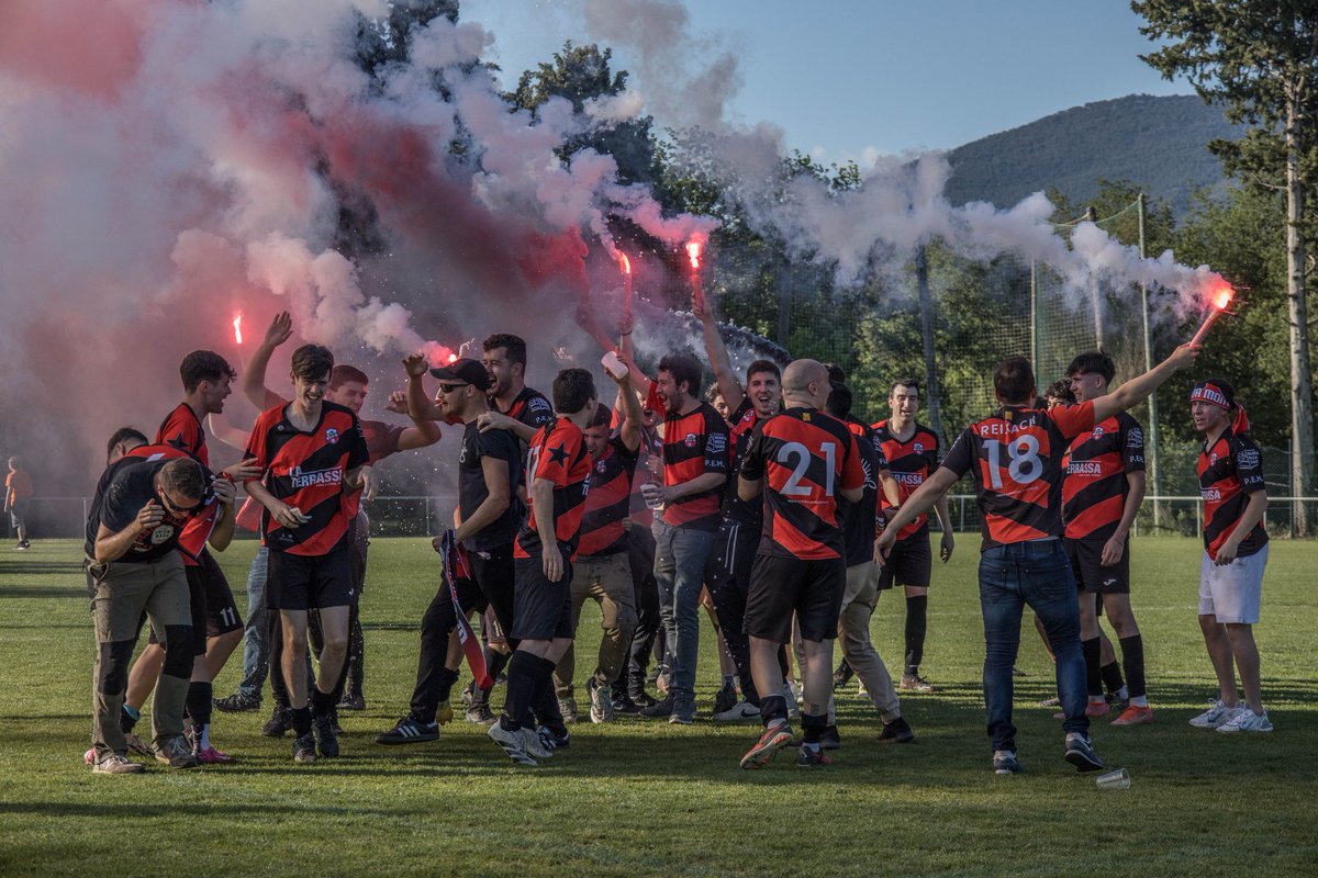 Cat_grada tweet media