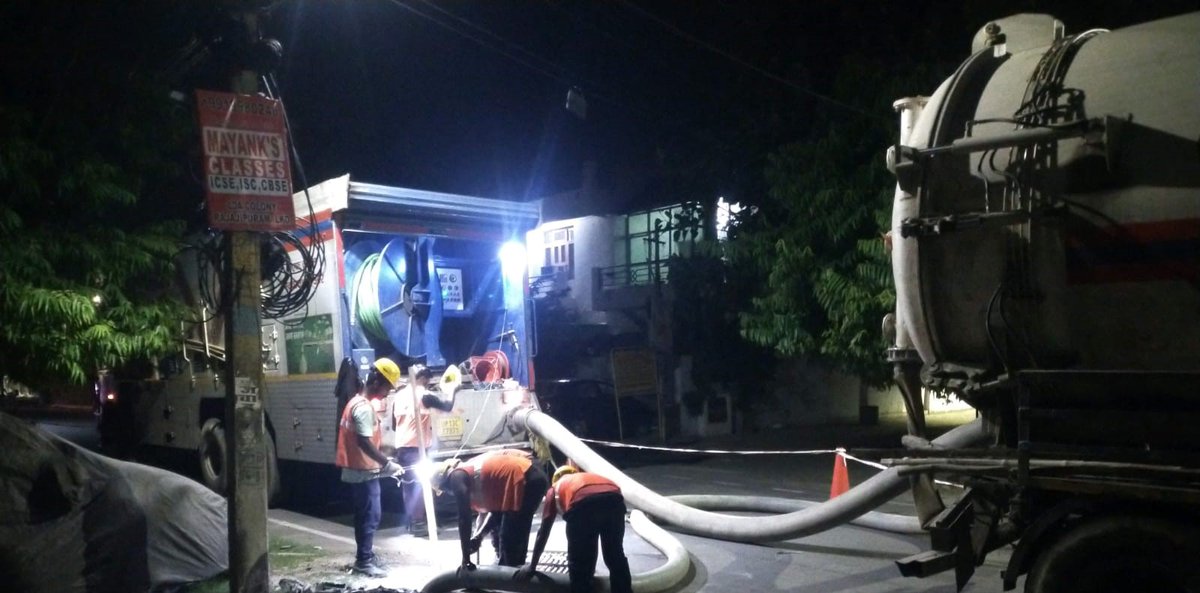 Vidhansh_Rajput's tweet photo. The contribution of the @suez India team in keeping the city free from filth is very important. Be it day or night, you will see the Suez India team working in the city. The quality of the work done by them is very good.
👍👍 #Greenlucknow #Cleanlucknow #suez https://t.co/WJ5A3Mi8Kd