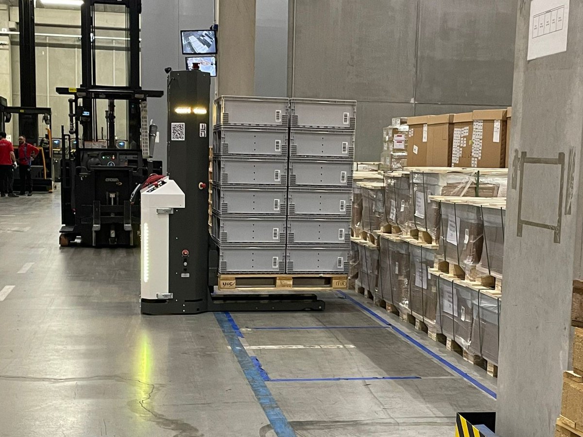 KNAPP_AG_de's tweet image. The Mini MOVE event in Belgium was a great success. Intelligent warehousing and increasing efficiency through AMR were the topics. In addition to a great lecture program, the 50 participants were also given a tour of the @DRiV_Inc warehouse. #makingcomplexitysimple #knapp #event