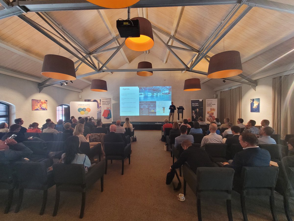KNAPP_AG_de's tweet image. The Mini MOVE event in Belgium was a great success. Intelligent warehousing and increasing efficiency through AMR were the topics. In addition to a great lecture program, the 50 participants were also given a tour of the @DRiV_Inc warehouse. #makingcomplexitysimple #knapp #event
