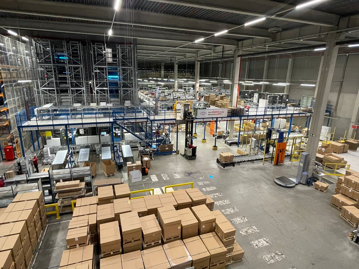 KNAPP_AG_de's tweet image. The Mini MOVE event in Belgium was a great success. Intelligent warehousing and increasing efficiency through AMR were the topics. In addition to a great lecture program, the 50 participants were also given a tour of the @DRiV_Inc warehouse. #makingcomplexitysimple #knapp #event