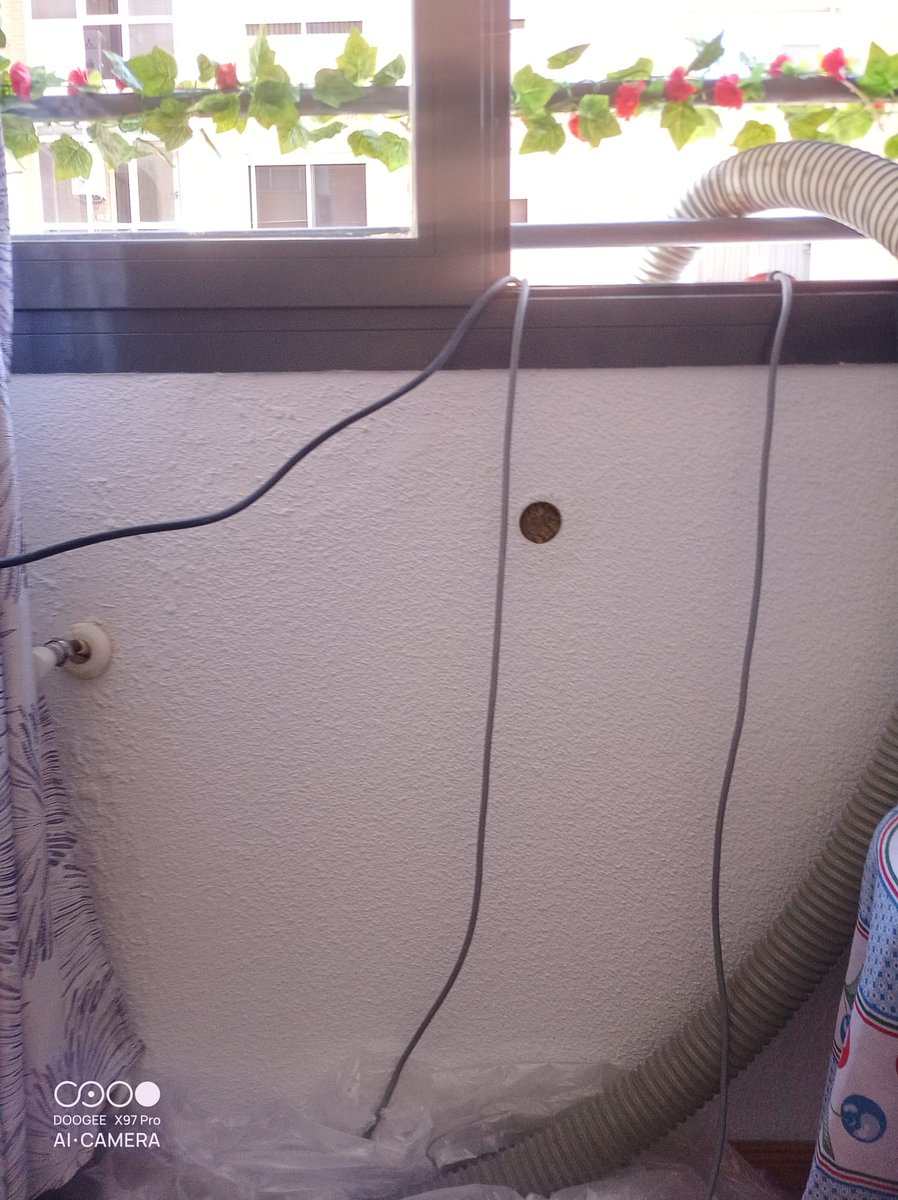 gainza_e's tweet photo. Aislamiento térmico - acústico con Lana de Roca en Madrid. En una sóla mañana y sin obras molestas. #aislamientotérmico #lanaderoca #insuflado #eficienciaenergética #aislamiento #sinonbra #aislamientoacustico #mejoradevivienda #rehabilitación https://t.co/igYYSUG5ba