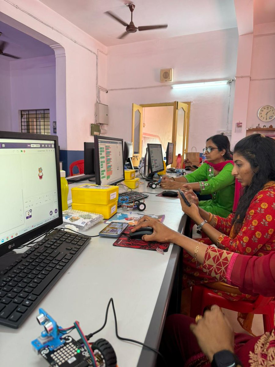 We are thrilled to share the highlights from the teacher training session at HARI SRI VIDYA NIDHI SCHOOL - India, in partnership with Tata ClassEdge.  

#TeachersTraining #ICT #Training #SchoolsInKerela #ATLLabs #AILab #RoboticsLab #Computer #ComputerLab #STEMLab #CBSE