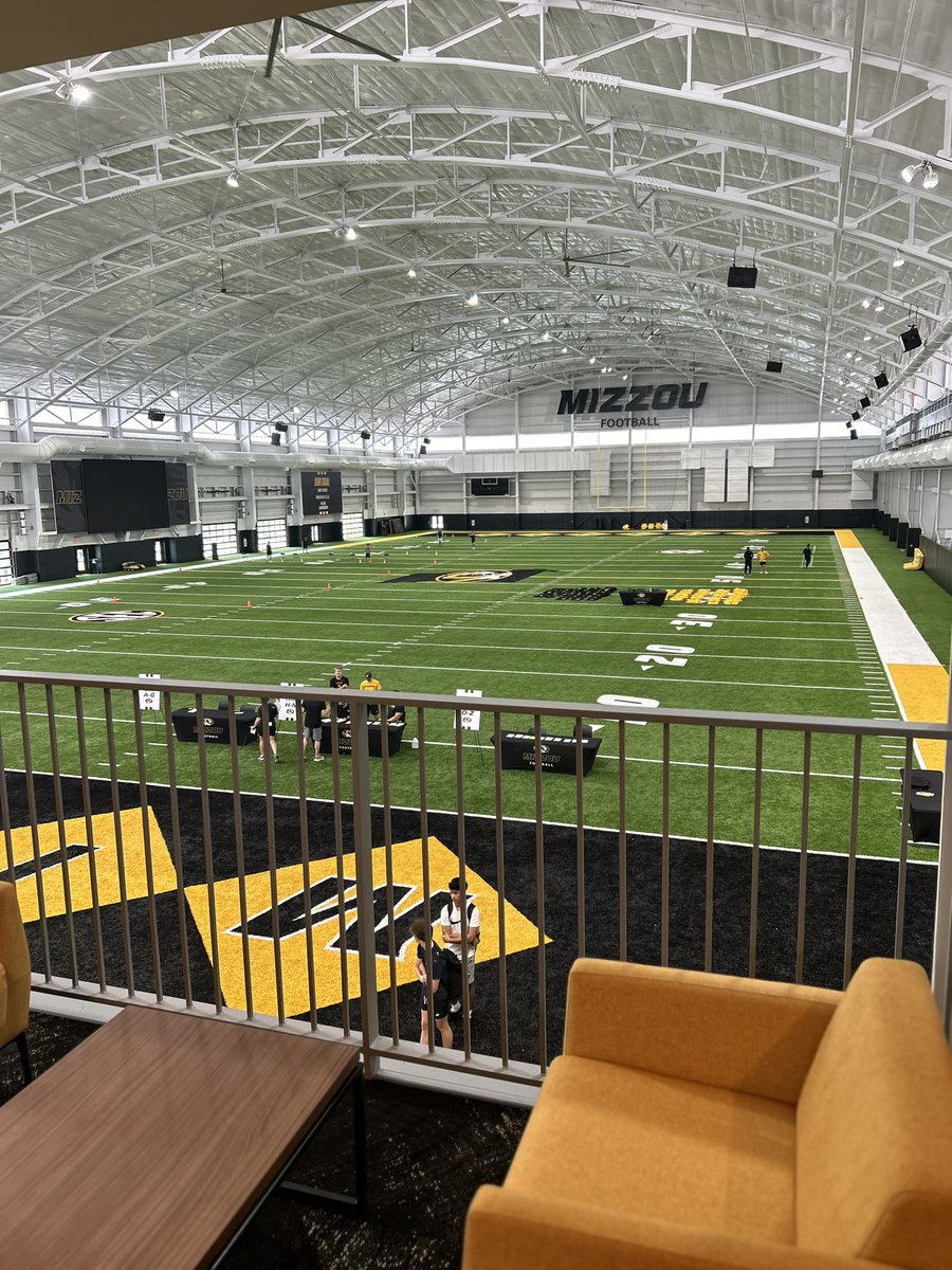 Gagejon57643340's tweet photo. Had an awesome time @MizzouFootball camp with @CoachDrinkwitz  and @CoachDjSmith 

@Coach_WBell 
@camerondragonfb https://t.co/0Ycn5sQ4vd