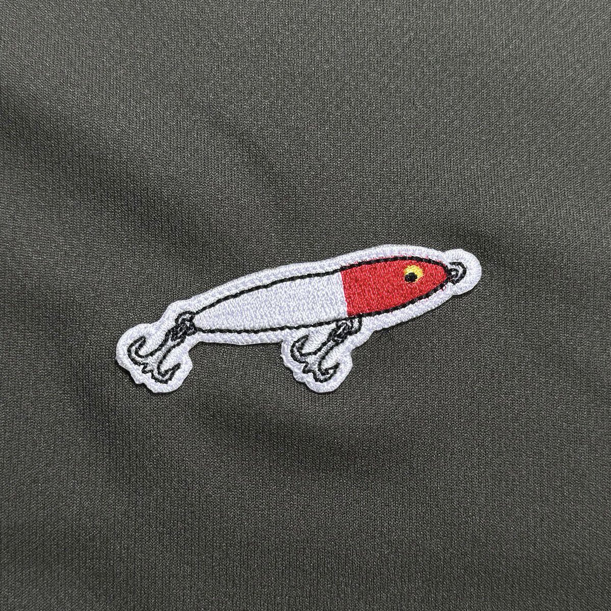 BOMBADATERU's tweet image. パピーポロシャツ(ドライ)もちょっと試験的に少量リリースします。

見えるところにメーカー名も何も入っていません。
アマパピくんがちょこっといるだけ。
そうゆう極めてシンプルなのが好きな人がたくさんいると、うちのスタッフが強く言うものですから・・…