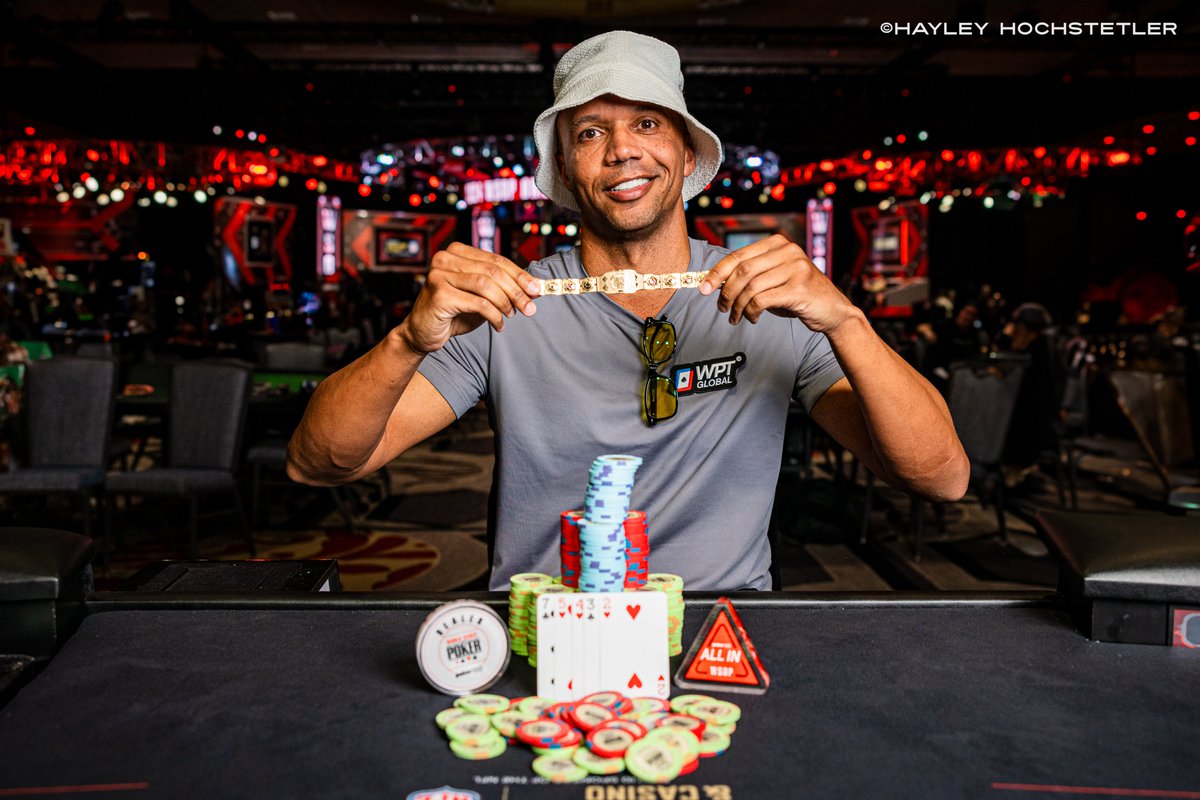 PokerNews's tweet photo. 🏆 THE KING STILL REIGNS! 🏆

@philivey wins his 11th @WSOP bracelet, defeating Danny Wong heads-up in the $10K Limit 2-7 Triple Draw.

⬇️ recap ⬇️ https://t.co/m3ubWngAJk