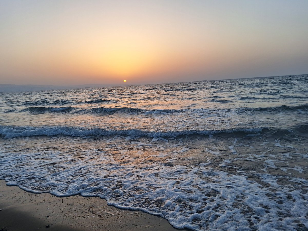 While you were asleep 🌊🐚
#lemesos #mycity #cyprus 
 #islandlife