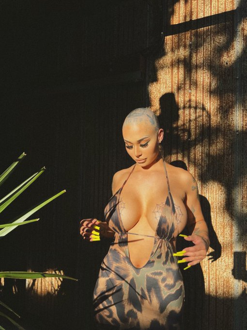 sun dress szn 😍 https://t.co/ONPTKEj5I0<a href="/tag/salutetoservice"class="tags"><span>#salutetoservice</span></a>