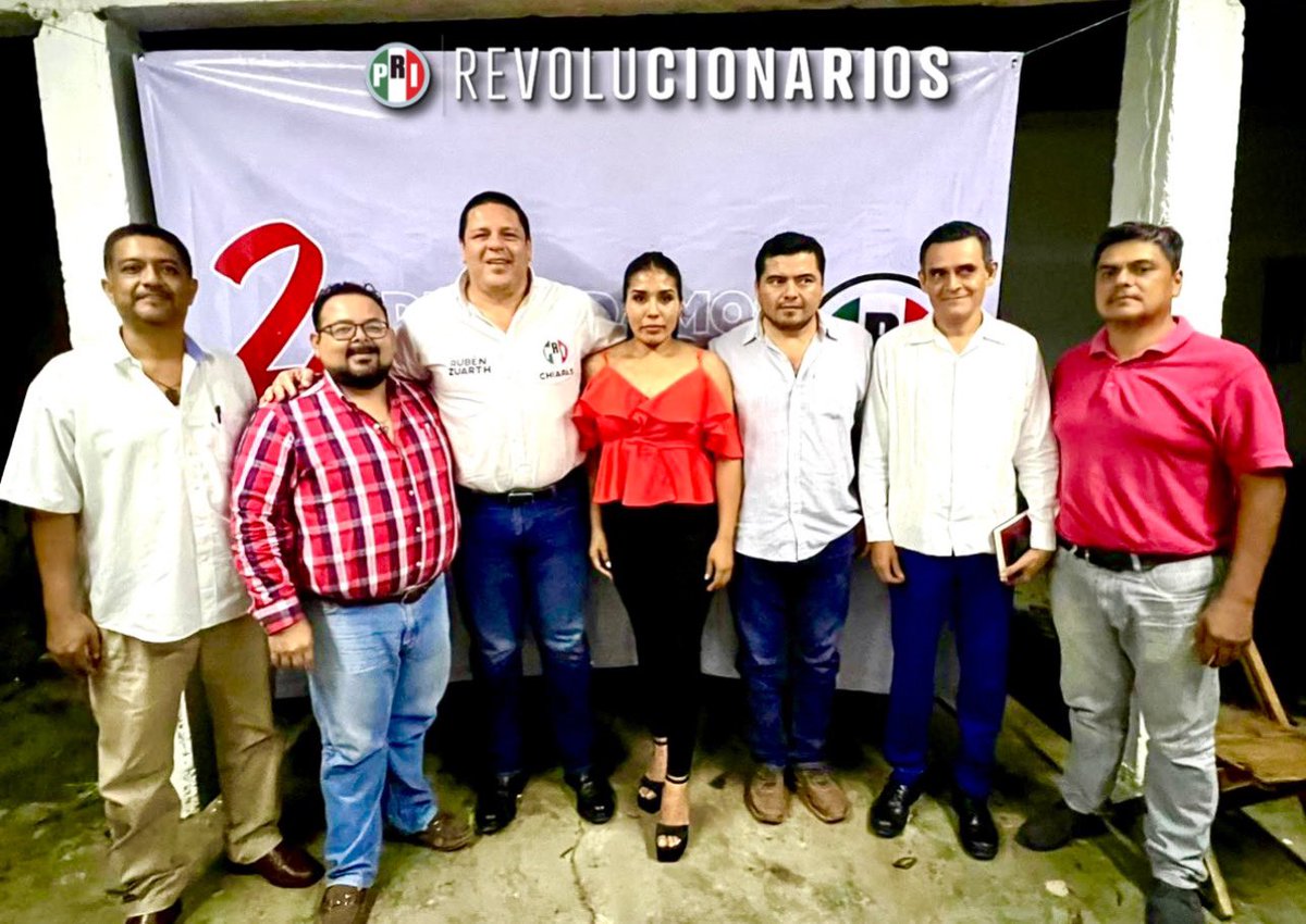 rubenzuarth's tweet photo. Me reuni con las y los Pdtes. de los Comités Municipales de la región #Fraylesca, les reconocí su trabajo y valentía para enfrentar el pasado proceso. Acordamos cerrar filas para fortalecer el partido. Saludos desde #Villaflores. 👊 https://t.co/57K7jdTJlI