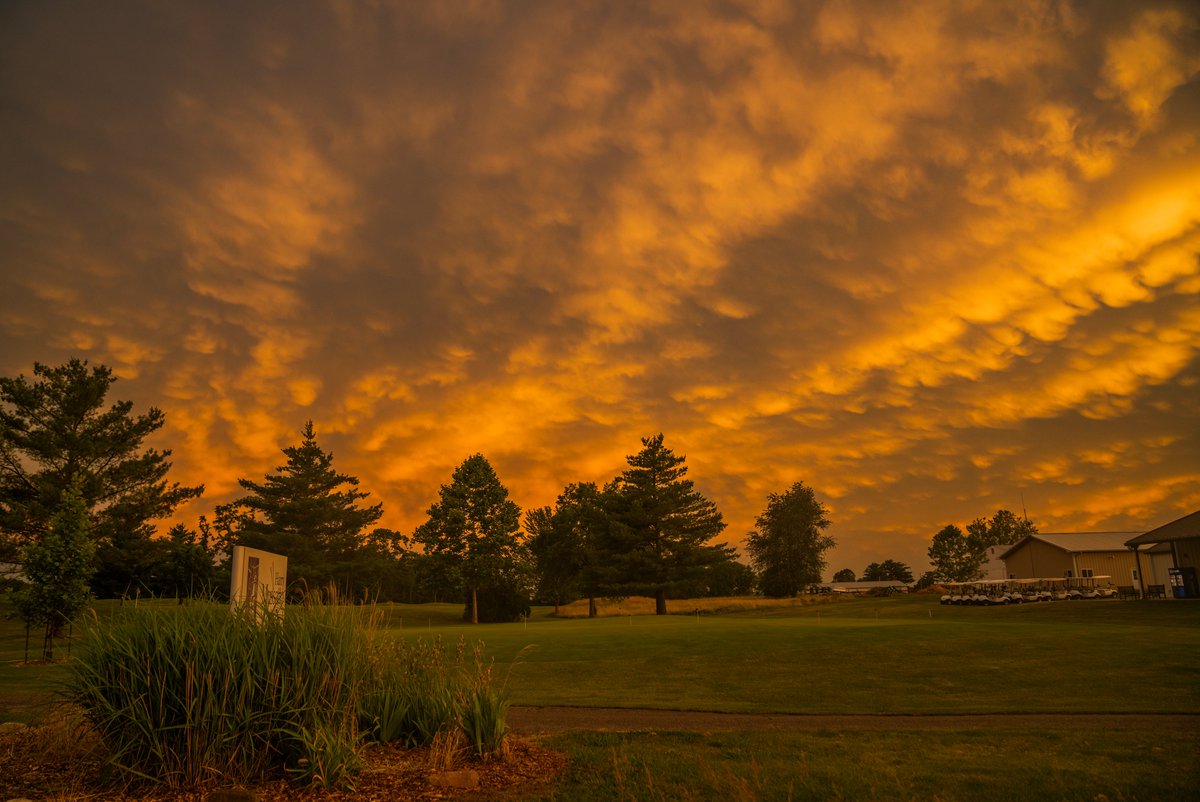 Backside of the storms earlier #ilwx #alwaysbackside
