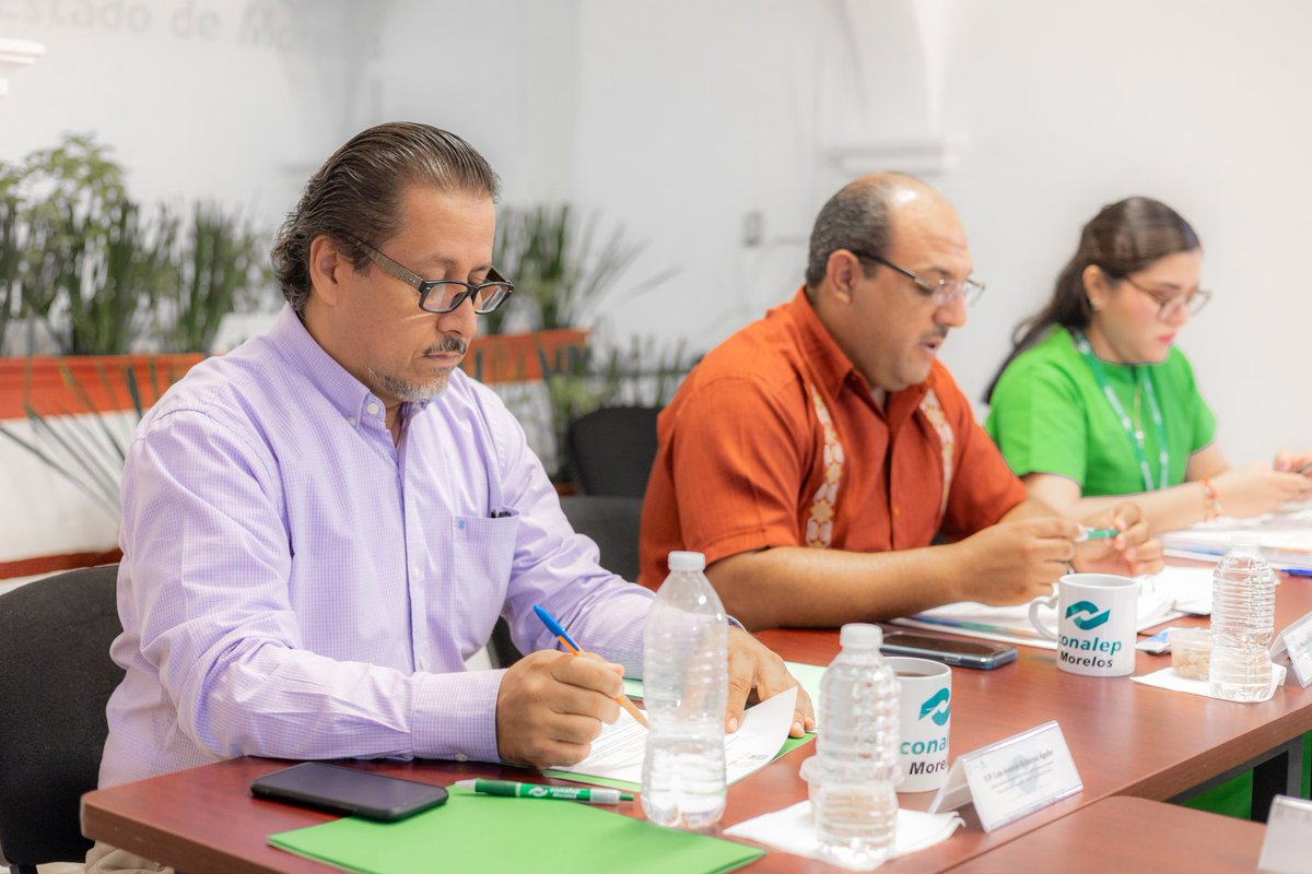 El día de hoy, se llevó  a cabo la junta Directiva de conalep Morelos.  
Donde nuestra Encargada de Despacho de la Dirección General de Conalep Morelos,  dio a conocer las actividades realizadas en los meses abrió, mayo y junio. 

Por un futuro prometedor para la juventud. 
💚