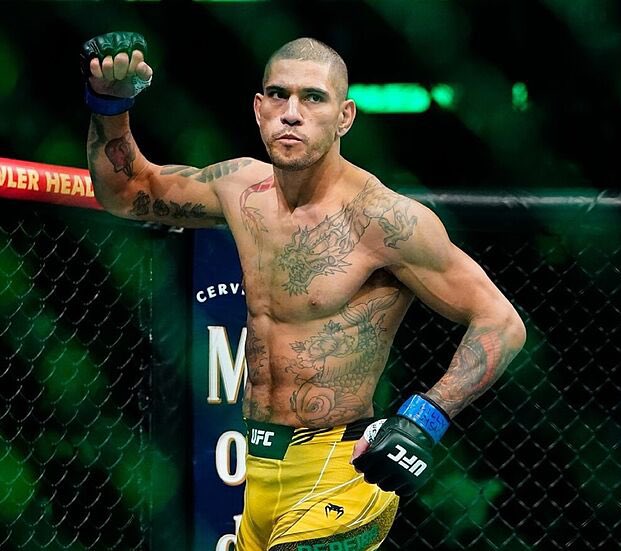 MMAHistoryToday's tweet photo. Alex Pereira is in the midst of a legendary run right now. 

Entered the UFC in 2021, became a Champion in 2022, and won his second title in 2023. Both at Madison Square Garden. 

In 2024, he headlines UFC 300 and the International Fight Week card. 

What a legend. Chama. https://t.co/EZ0LZVfn5j