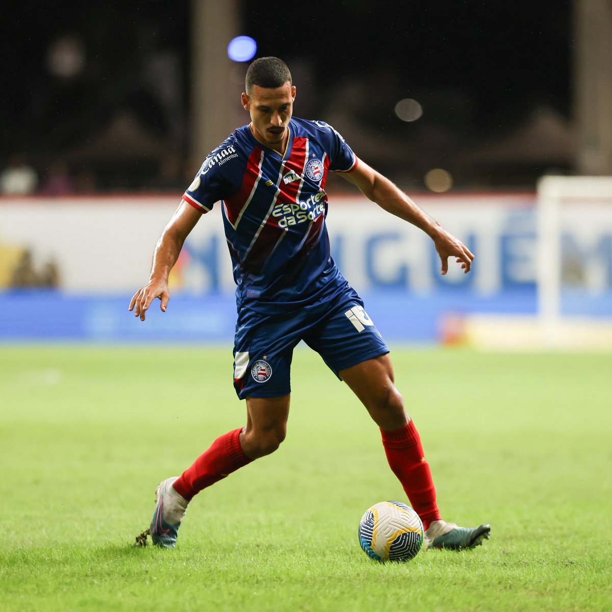 scoutsecb's tweet photo. 🛡️ Gabriel Xavier na partida contra o Fortaleza, pela 8ª rodada do @brasileirao: 

✅ 44/44 passes
✅ 3 chutes bloqueados (!)
✅ 2/2 viradas de jogo (1°)
✅ 8 rebatidas 
✅ 0 perda de posse (!)
✅1 desarme 

Muito craque! 

📸: Letícia Martins/@ecbahia 
🎲: @Footstats https://t.co/CJB8bNibM1