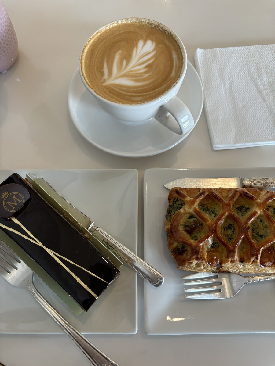 ysaito04051984's tweet photo. #marvelcake #オペラケーキ #チョコレートケーキ #カフェラテ #ケーキ好きな人と繋がりたい #スイーツ好きな人と繋がりたい #カフェ #海外カフェ #カフェ好きな人と繋がりたい #カフェ巡り #カフェ巡り好きな人と繋がりたい #cafe #コーヒー #コーヒー好き #コーヒー好きな人と繋がりたい #coffee https://t.co/kphf1GC0jl