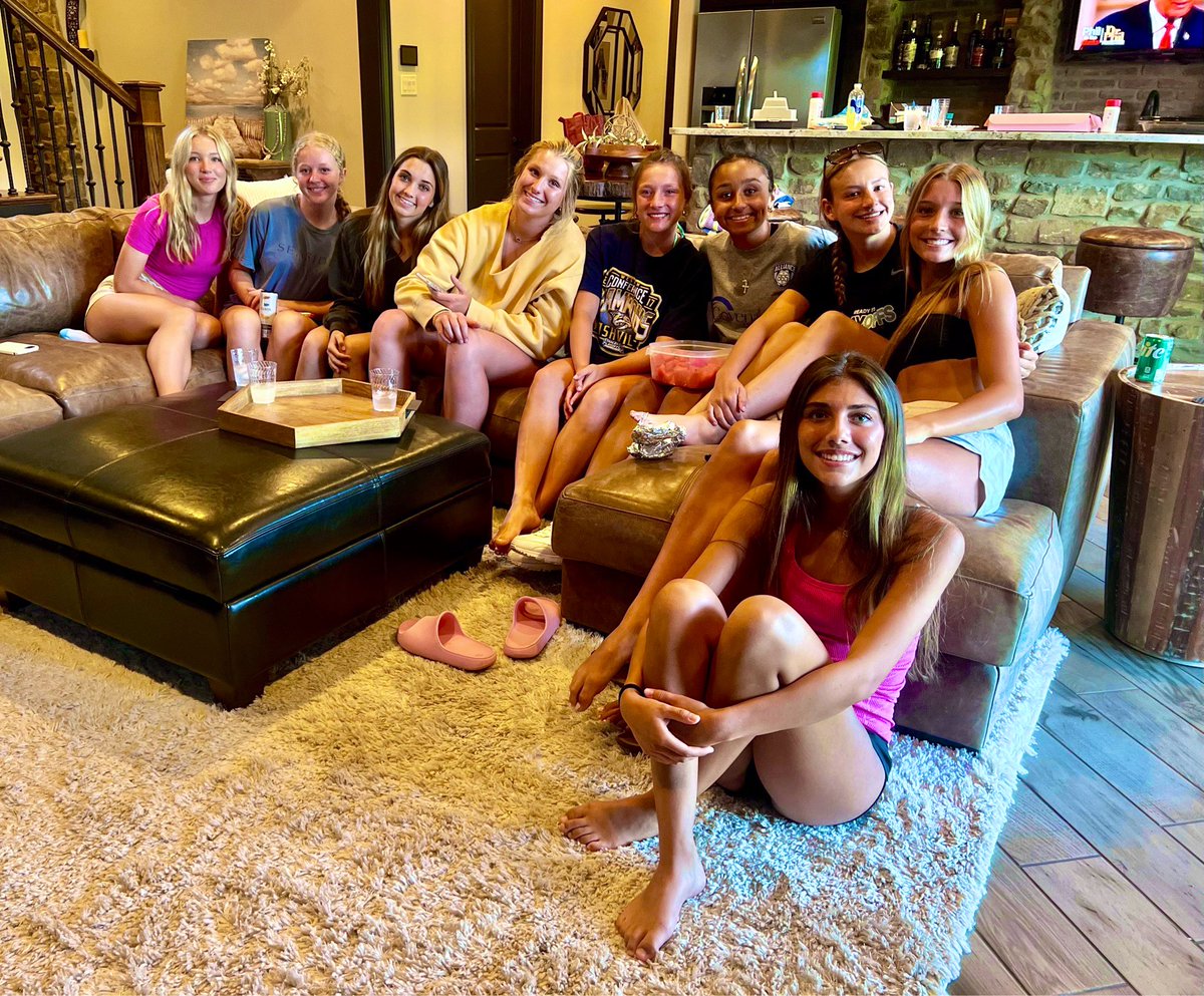 LaurendineH's tweet image. We are #NattyBound! So proud of our hard work &amp;amp; ready to compete with best teams in the nation! Love this team! ✈️ 
@ECNLgirls @ImYouthSoccer @McKalieBall @_morganholloway @MaryMacEmery @MarleighFrazier @KallieWest2027  @emery_conway @RothTyler2026 @triplefknox
@ORGirls_Soccer