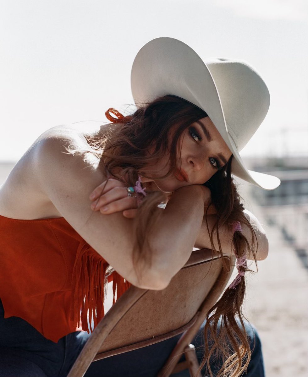 A few shots from the “Wild Is Her Favorite Color” shoot—the song comes out tonight at 12CST can’t wait for y’all to hear it. ❤️‍🔥🕊️🧨  

leo33.lnk.to/Wild