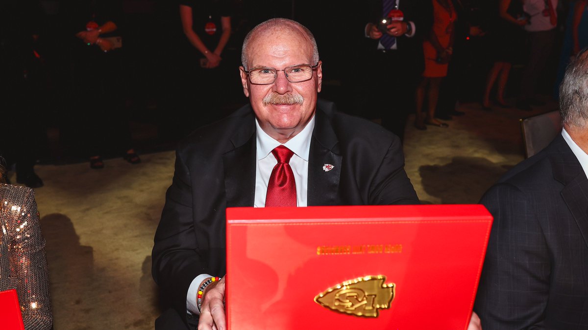 Chiefs's tweet photo. Another one for Big Red! https://t.co/x1YgXuzPNy