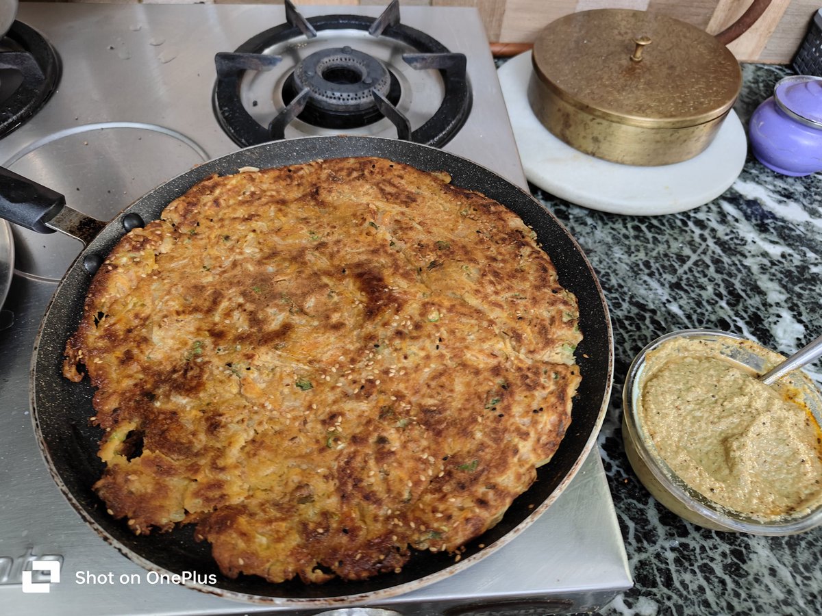 ndcnn's tweet image. Guess what this is?
Crispy Lauki ka cheela with a chutney made from Lauki skin
#powerbreakfast #friyay #cookingexperiments