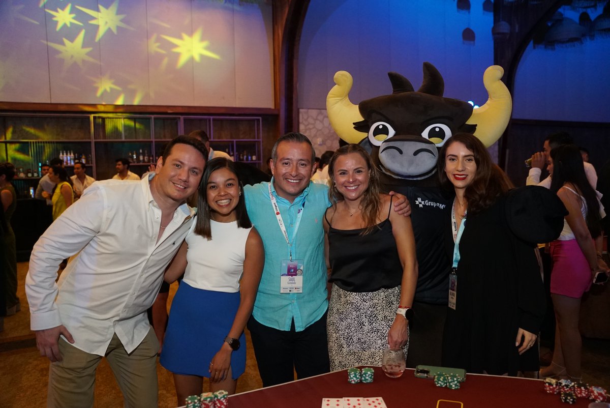 BMVMercados's tweet photo. 🎲✨ ¡En el #ForoDeEmisoras, cambiamos el escenario por una noche de casino! Los asistentes disfrutaron de una velada llena de diversión e interacción. https://t.co/w58X3iEK7T
