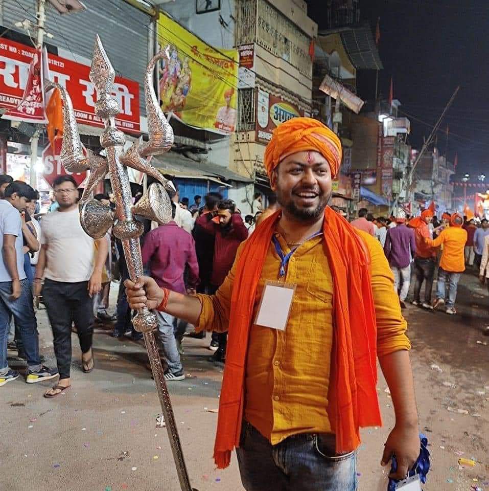 Sadhvi_prachi's tweet image. ट्विटर ने भले ही रीच डाउन कर रखी हो लेकिन हमारे हौसले कम नहीं होंगे 

साथ दो सभी आज एक रामभक्त को शोभायात्रा निकालने की वजह से जेल में डाला है 

साथ हो ना सभी 🔥

 #अमन_कुमार_को_रिहा_करो