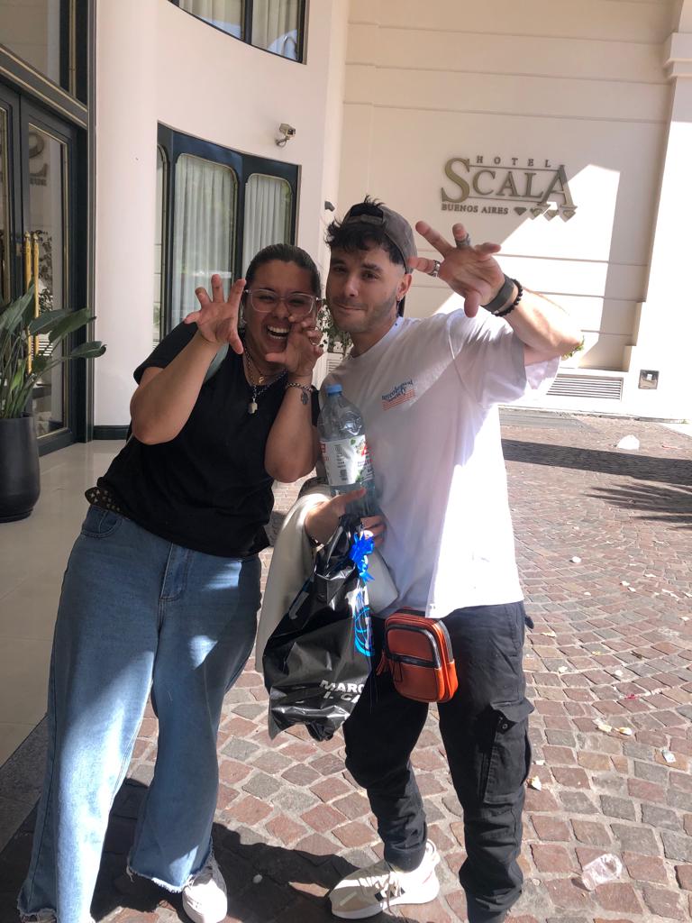 ksanoletti's tweet photo. Feliz aniversario a la best banda del mundo mundial, simplemente grax por unirnos con mucha gente maravillosa durante tantos años
#Marama10años https://t.co/ViNYg00tsf