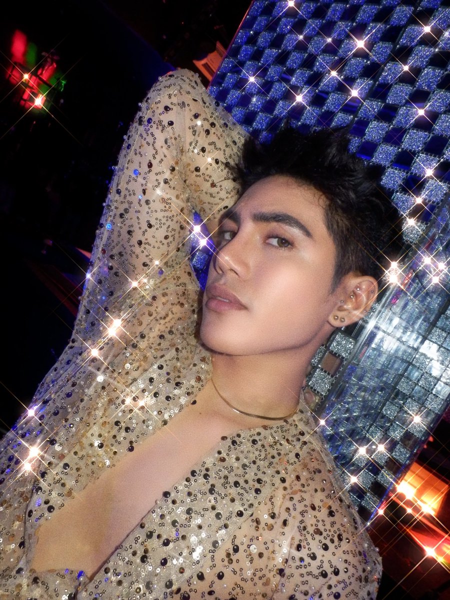 Are you ready? 🗝️

ROOM LYRICVIDEO RELEASE
#StellRoomOutNow #Stell