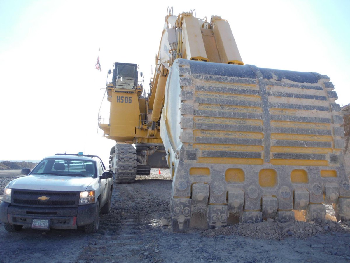 Elpadrotes's tweet photo. @tusmedios En Mexico también tenemos una #PC8000 #Komatsu https://t.co/lmh0ToOXAO