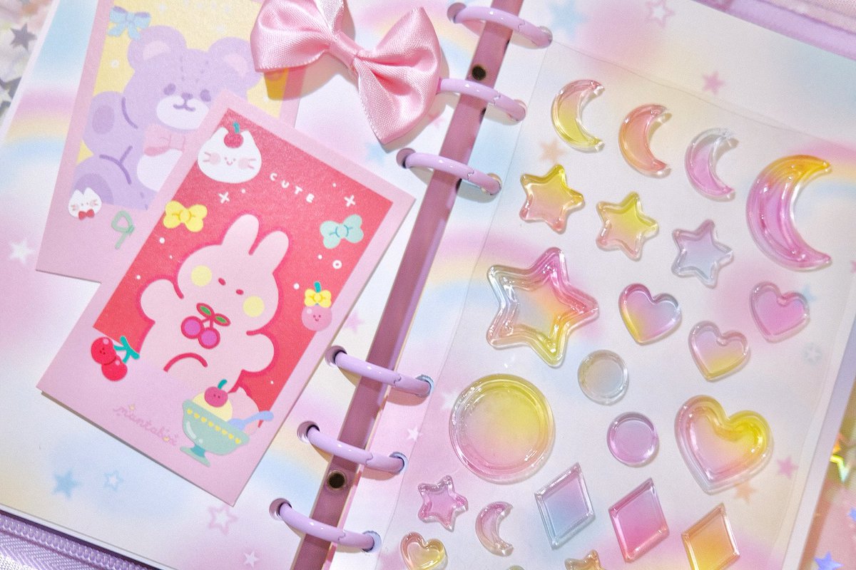 스토어가 열렸습니다 🎉
신상품 캔디스티커를 포함해 전 상품 30% 할인!
씰스티커류는 대부분 단종 예정이어서
품절 상품은 재입고 예정이 없습니다 ㅠㅜ
제품에 따라 남은 재고가 2장부터 1000장까지 천차만별이니 혹 이건 꼭 쟁여야겠다!! 싶은 분은 있을 때 많이 쟁여두시길 추천드려요!!