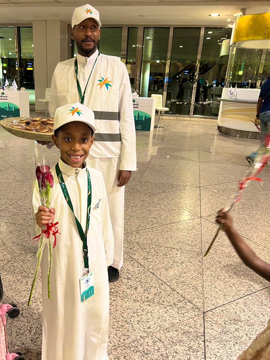 لبيك والثقلان والدُنيا تُلبّي
لبيك رَب العالمِين وأنت يا الله ربّي
 #يوم_الترويه