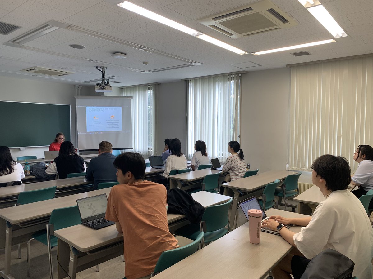 HokudaiHOPS's tweet photo. 【HOPS国際学術交流】HOPSでは、アイルランドUCDとの学術交流の一環として、Szelewa先生をお招きし、10日に "Social Investment in Welfare Policy-making: the approach and a gender perspective"と題した講義を行い、社会福祉政策における社会的投資が、男女平等を促進するか議論しました。 https://t.co/50PW8j8x53