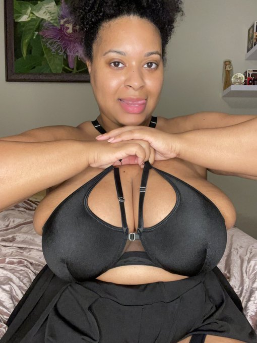 LOYALFANS LIVESTREAM FRIDAY 8-10PM https://t.co/RgW2pPp33L<a href="/tag/realloyalfans"class="tags"><span>#realloyalfans</span></a><a href="/tag/lfbillboard"class="tags"><span>#lfbillboard</span></a>