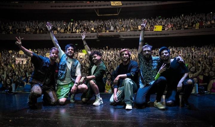 KiaraNatale_'s tweet photo. Felices 10 años a la mejor banda que existe en el mundo! Los amo muchísimo, gracias por enseñarnos a que los sueños se cumplen, gracias por ser tan hermosas personas y tremendos artistas, por millones de años más, me alegran el corazón siempre! Los amooo♡
#Marama10Años https://t.co/L7GdzNivlU