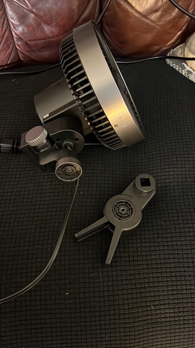 pgracely's tweet photo. Since it’s a flawed design, I’m scared to buy another 50 dollar fan and end up with the same issue. Which is frustrating as I really want to connect them to the 69 Pro controller I have. Any suggestions @AcInfinityInc ? https://t.co/BqiArKRGPW