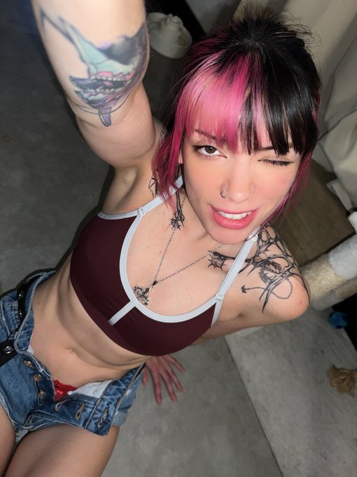 I&rsquo;m going to bed early today like a grandma. gn.😌 https://t.co/nViP9gADiO