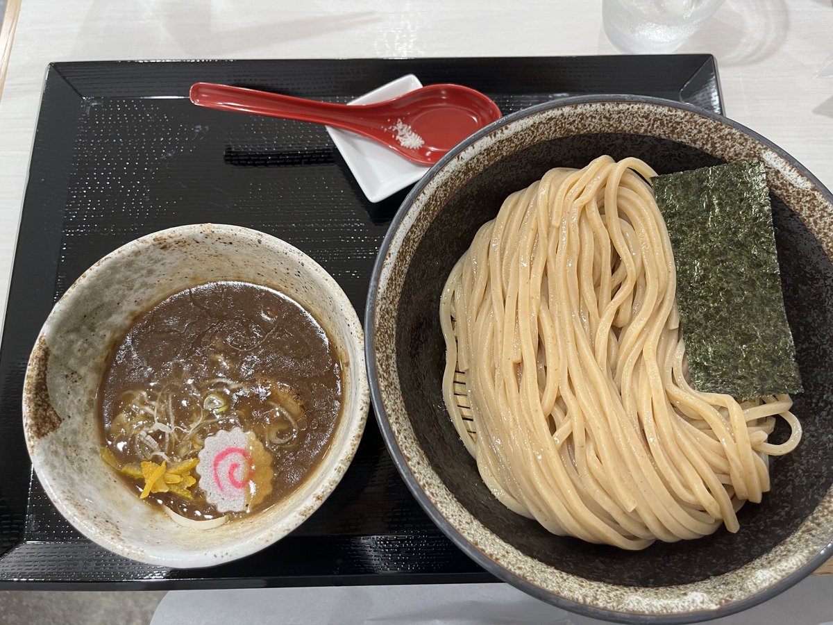 kerolaabuushake's tweet photo. 中華蕎麦 辰巳屋

濃厚豚骨魚介の極太つけ麺 並

初めましてでした🙌🏻 
麺のお味と太さと硬さが とっても好みでした🫶 お腹パンパン！(オットのチャーシューもらったのもあるけど💦)

ご馳走様でした🙏 https://t.co/DjRYtAxEgj