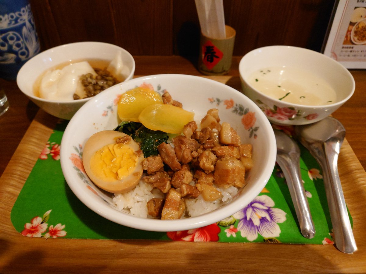 Lunch_AKB's tweet photo. 家豆花の『ルーロー飯セット』
営業時間：11:30~18:00

台湾の絶品グルメ、魯肉飯と豆花が一度に味わえる！
程よい味付けで、ご飯が進む！
豆花は優しい甘さでさっぱり、暑い日にぴったり！
豆花メインのセットにして、トッピングを楽しむのもあり！

#ランチ
#浅草橋
#浅草橋ランチ https://t.co/hgwAglsPMj