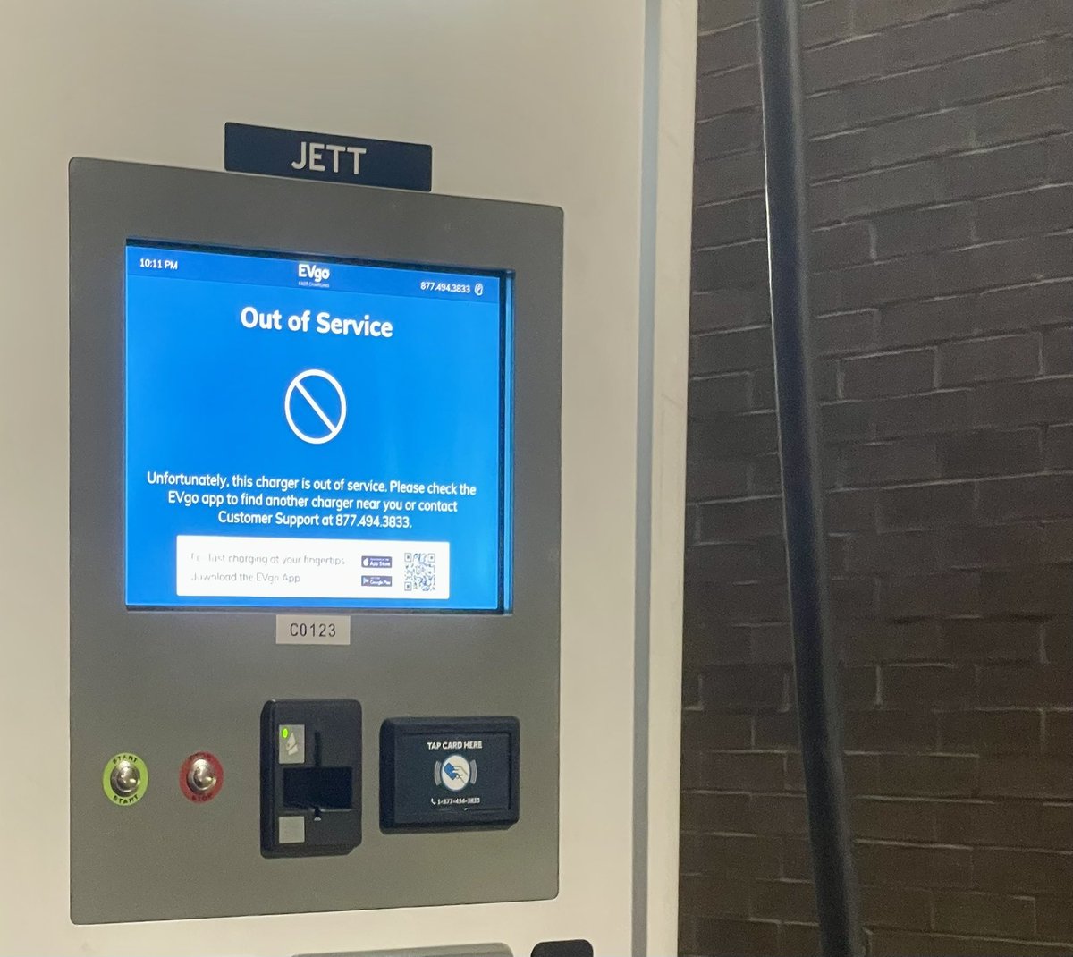 Car_Guy_Tom's tweet image. No surprise here: @evgonetwork #EVgo #Depressing @Walgreens Going on two weeks.