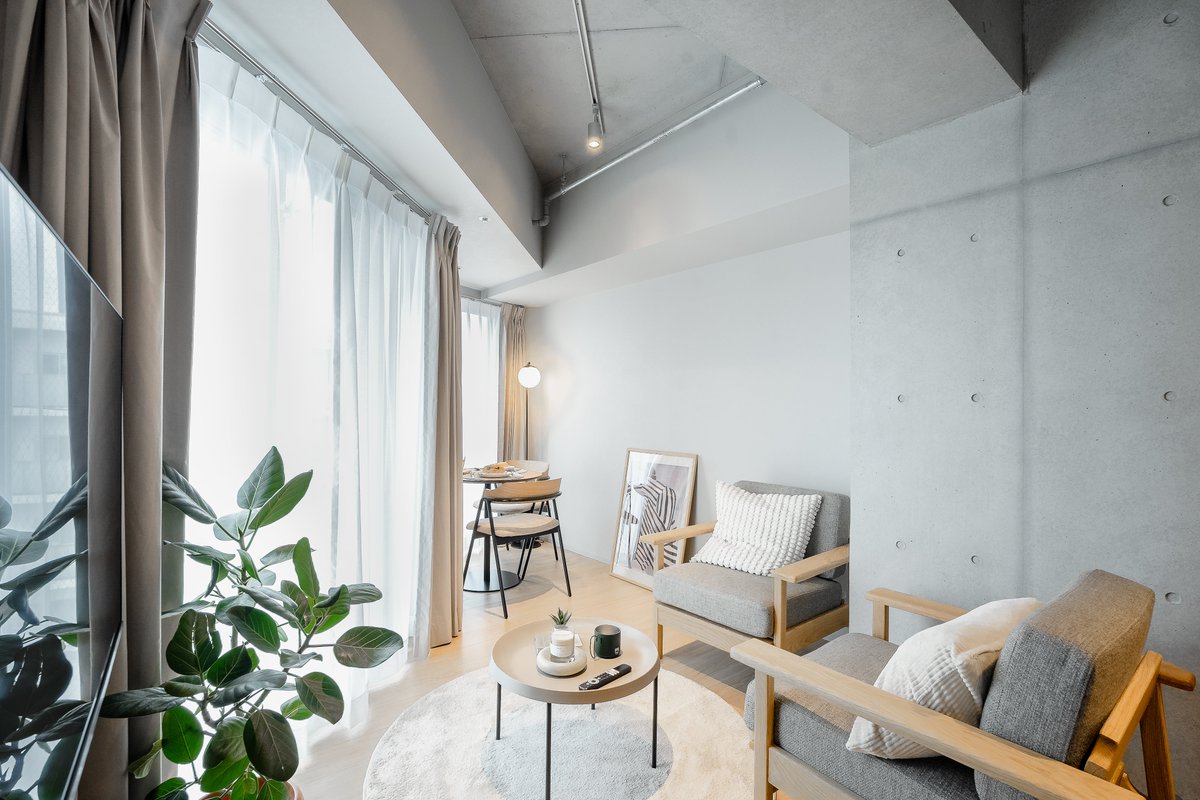 liveatweave's tweet photo. The dining area is nestled in the corner of the Urban Unit at the newly opened @Weave_Place Ueno South for a more intimate setting. Enjoy a meal alone or with a partner under natural light.

🔗 Snag an early bird offer via link in bio

#WeaveLiving #Japan #Tokyo https://t.co/ytv2xUZEFh